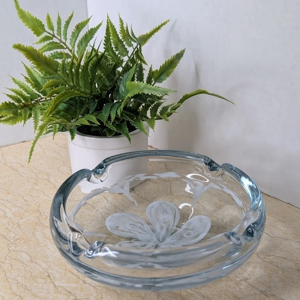 Vintage Art Clear Bubble Glass White Flower Heavy Ashtray Trinket Dish